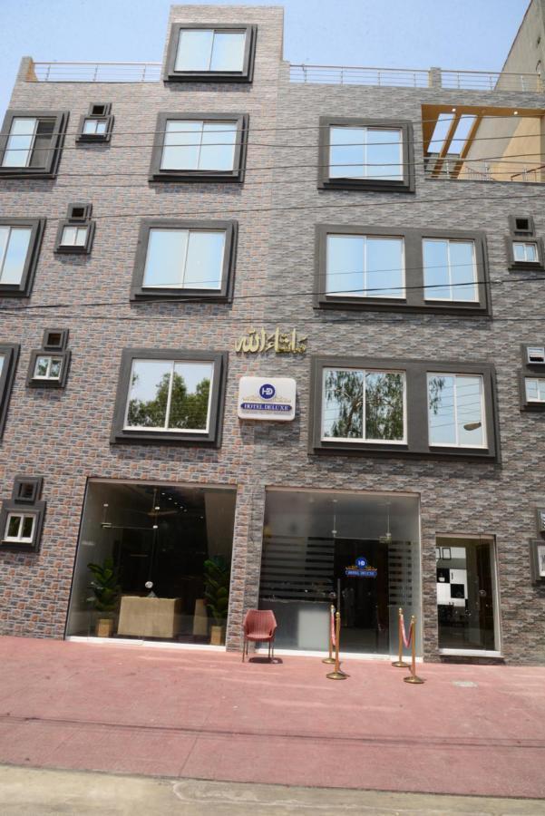 Hotel Deluxe Lahore Esterno foto