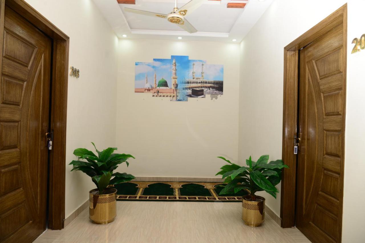 Hotel Deluxe Lahore Esterno foto