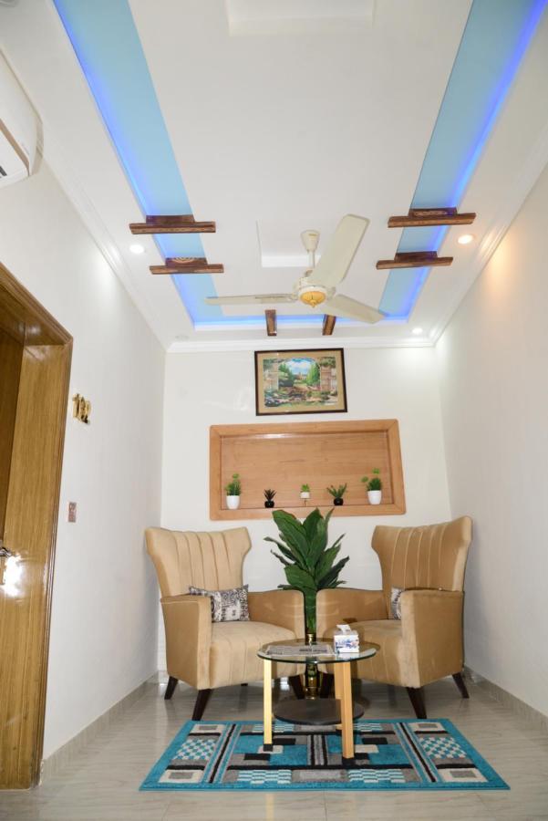 Hotel Deluxe Lahore Esterno foto